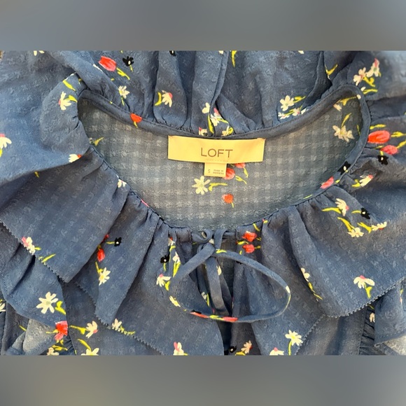 LOFT Smocked Ruffle Neck Sleeveless Floral Blouse – Size Small – Blue Fall Top - Picture 6 of 9